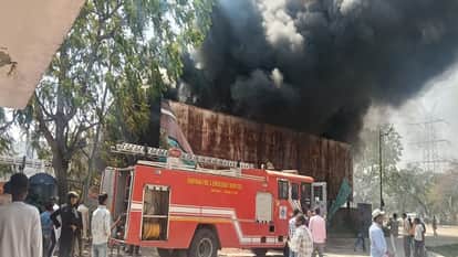 Massive fire breaks out in scrap warehouse