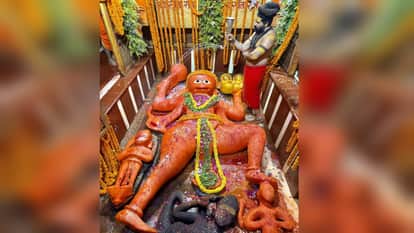 PM Modi shared the picture of Shri Bade Hanumanji on Christmas and wished him on Hanuman Jayanti.