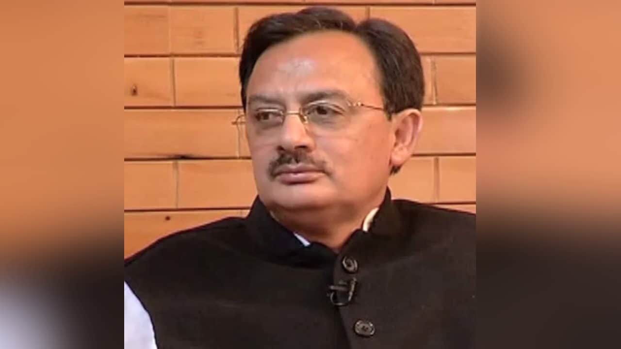 उद्योग मंत्री हर्षवर्धन चौहान।