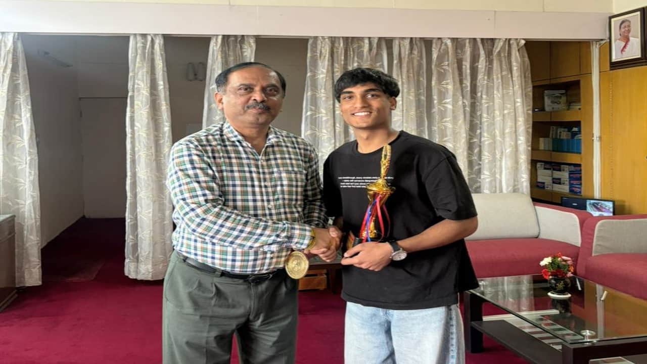 रोहन ने बॉडी लिफ्टिंग में जीता स्वर्ण पदक।