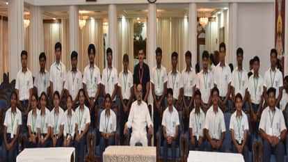 Dhamtari students visit Lok Bhavan; meeting with the Governor boosted students' enthusiasm