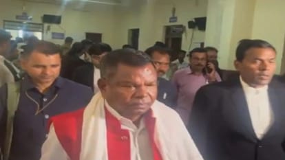 Chhattisgarh:3000 करोड़ के शराब घोटाला मामले में ईडी कोर्ट में पूर्व मंत्री  कवासी लखमा समेत 59 आरोपी पेश - Former Minister Kawasi Lakhma And 59 Other  Accused Appear Before Ed Court In