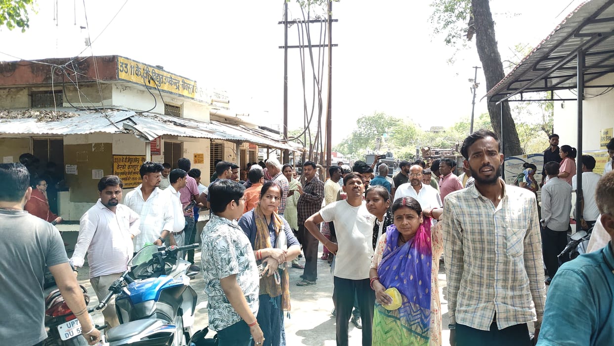 Kanpur: Smart Meters Become Headache Consumers Create Uproar at Naubasta Sub-station
