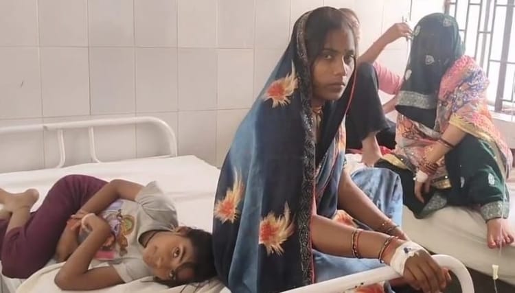 Kanpur Dehat:प्रसाद खाने से 15 लोग बीमार; कथा के बाद बिगड़ी तबीयत, सात को Chc में कराया भर्ती, जांच के आदेश - Kanpur Dehat 15 People Fall Ill After Consuming Prasad Seven Admitted To Chc - Amar Ujala Hindi News Live