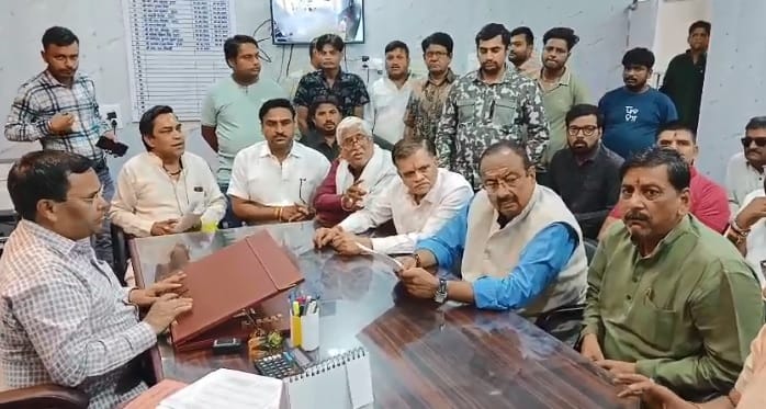 Kanpur Vehicles Should Not Be Stopped Over Minor Violations Traders Submit Memorandum to SGST Officials
