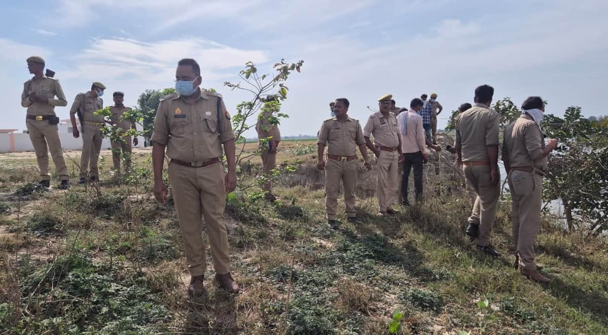 Farrukhabad: लापता किशोरी का बोरी में सड़ा-गला शव बरामद, परिजनों का पुलिस पर लापरवाही का आरोप, तीन ह