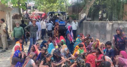 Fatehpur Contract worker dies after coming into contact with HT line family stages protest with body