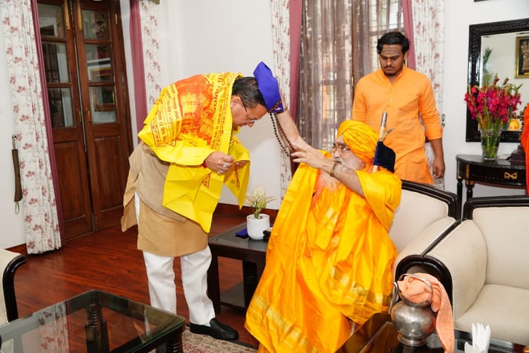 Dehradun: केदारनाथ धाम के रावल ने सीएम धामी से की मुलाकात, पुनर्निर्माण व विकास कार्यों को लेकर की चर्चा