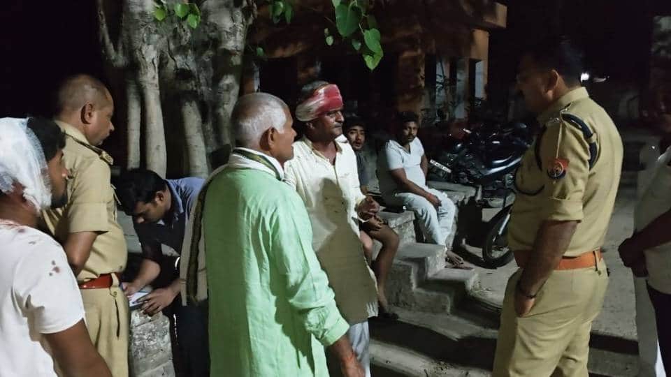 मौके पर जानकारी लेती पुलिस।