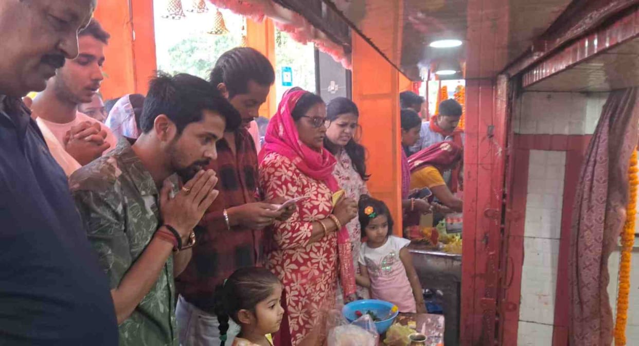 Muzaffarpur Bihar news : lord hanuman janmotsav being celebrated devotees gather in temple to worship