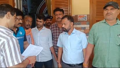 Bihar: Commissioner Clerk Caught Red-Handed Accepting a Bribe of ₹1.70 Lakhs news in hindi