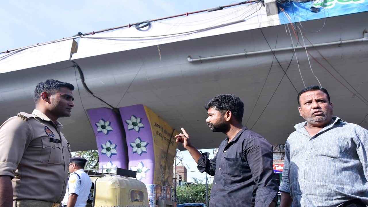 पुलिस ने स्थानीय लोगों से की पूछताछ