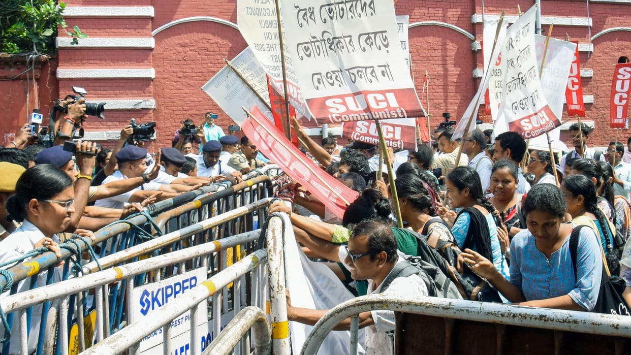 Highways blocked in Malda, Jalpaiguri, Cooch Behar as anti-SIR protests spread across Bengal