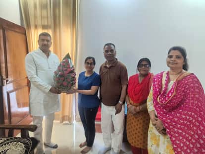 Shipra Yadav brought honor to her family, celebrated in the neighborhood on becoming Assistant Commissioner