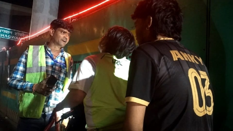 Night Traffic Chaos in Agra: Metro Work Slows MG Road and Highway Commuters Struggle