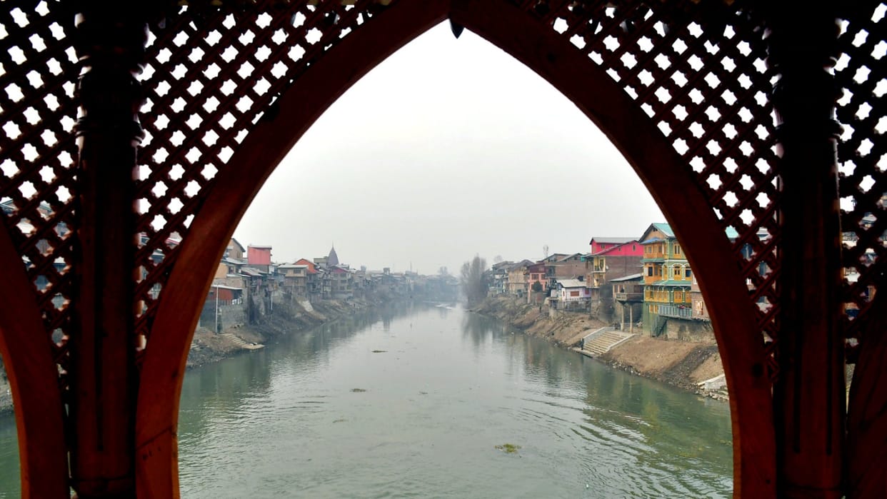Three bright visions of hope, ringing of bells in temples of Habbakdal, a balm for the deep rifts of the 1990s