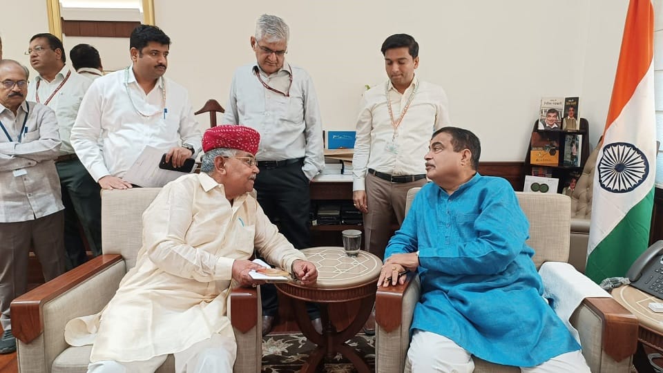 MLA Meets Nitin Gadkari, Seeks Flyover and Drainage Fix