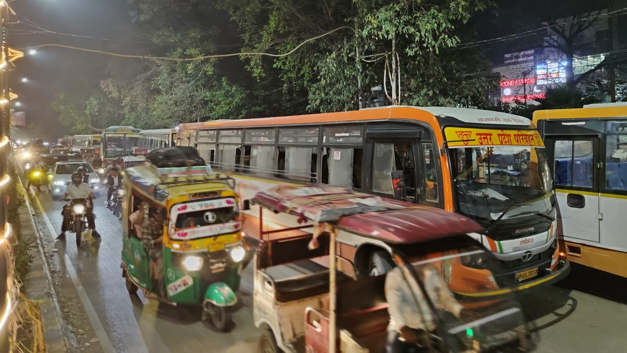 Roadways buses shifted from Jhunsi to Vidyavahini, causing traffic jam on MG Road