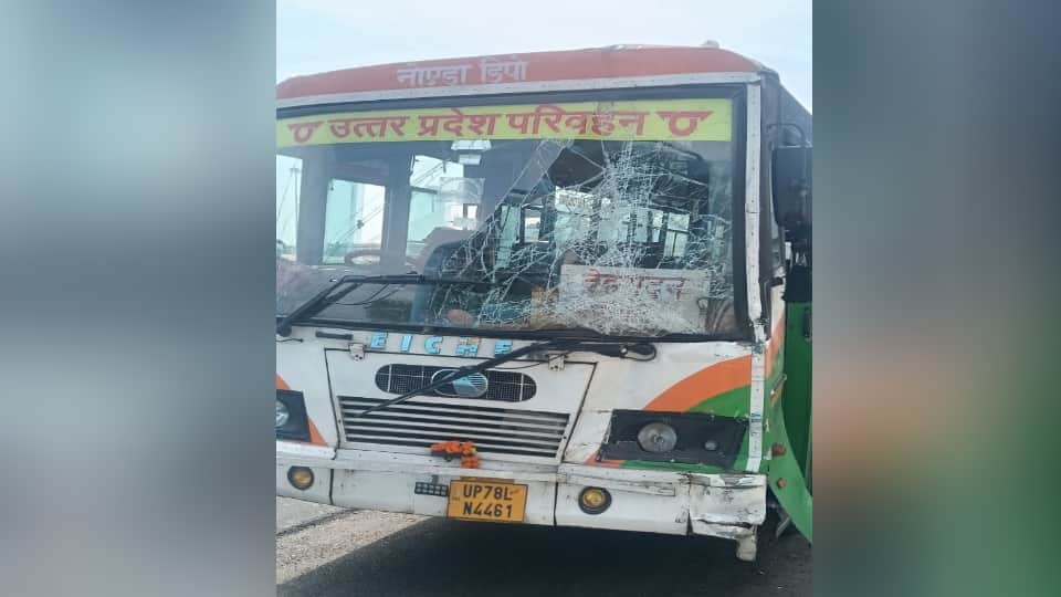 Meerut: Roadways buses collide near Modipuram metro station, drivers of both injured, passengers scream.