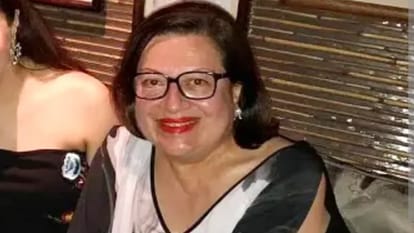 Karisma Kapoor worships her mother Babita says a mother should be like this