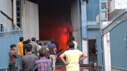 Massive Fire in Kundli Industrial Area, Sonipat; Four Factories Affected; 14 Fire Tenders Present at the Scene