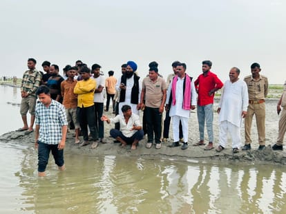 UP Big News Yogi Namaz on Roads Update Cylinder Booking Husband Corpse Set Ablaze Usi
