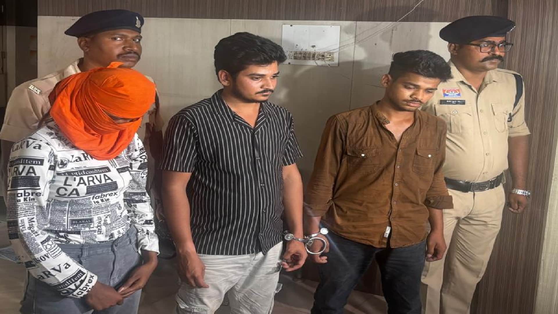 पुलिस के गिरफ्त में आरोपी