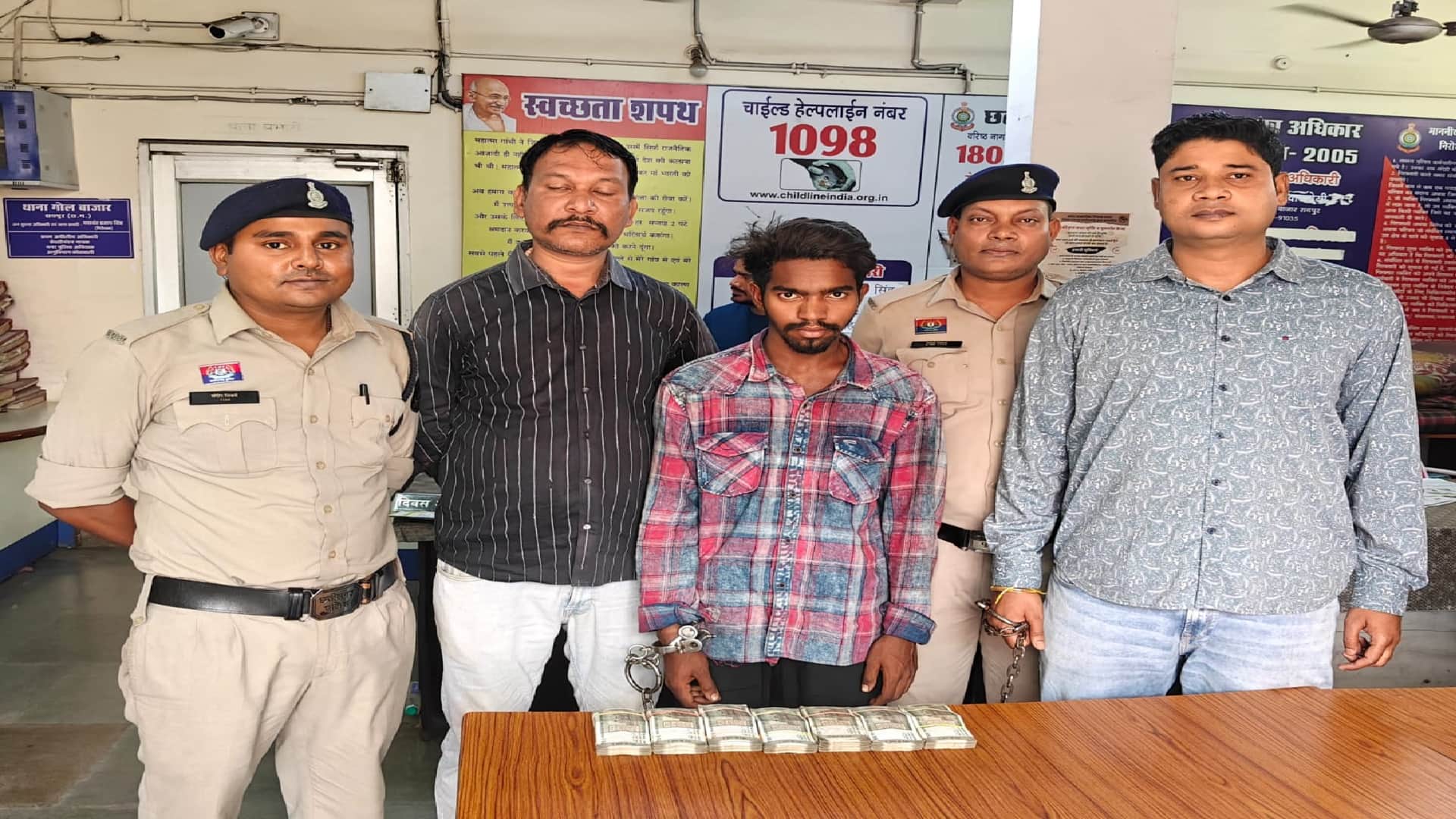 पुलिस के गिरफ्त में आरोपी