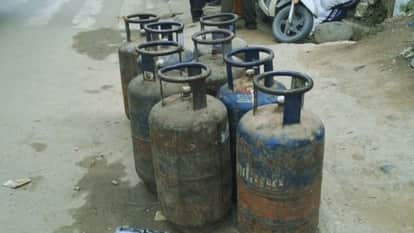 Cylinders to be provided in Ayodhya upon showing wedding invitation card