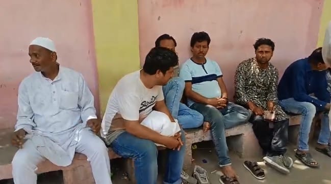 Kanpur Drug addicted erickshaw driver runs over businessman father breathes his last in front of his child