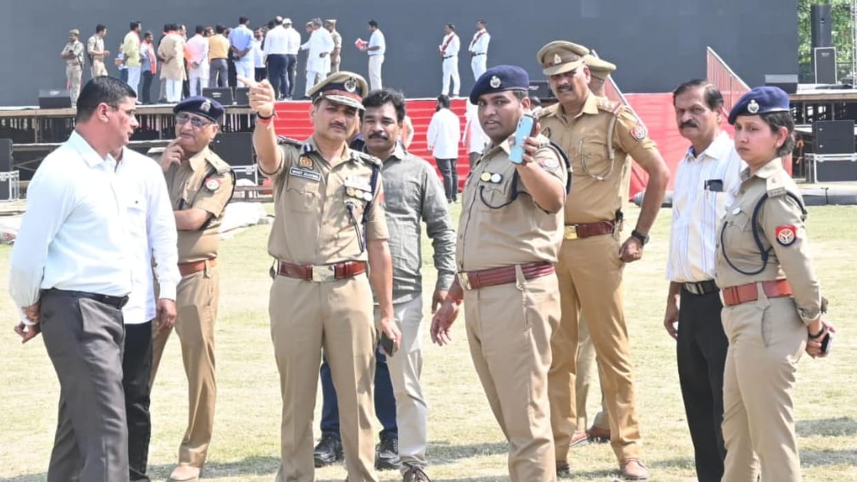 Yogi CM Mohan yadav and Governor Anandiben in Kashi CP mohit agrawal on Alert Rooftop Security