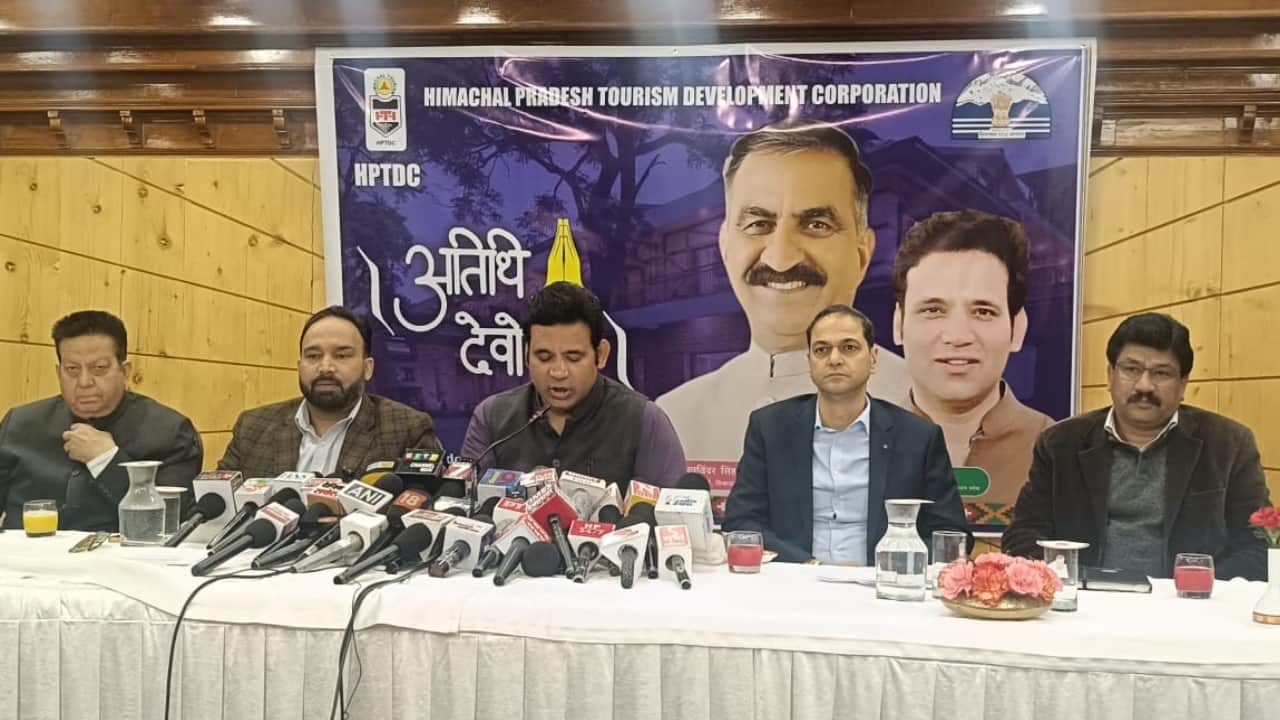 पर्यटन विकास निगम के अध्यक्ष रघुवीर सिंह बाली ने की पत्रकार वार्ता।