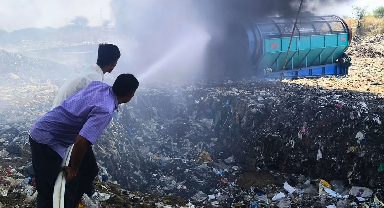 Sikar News Huge Fire at Dumping Yard, Flames Soar 30 Feet; Two Machines Burnt