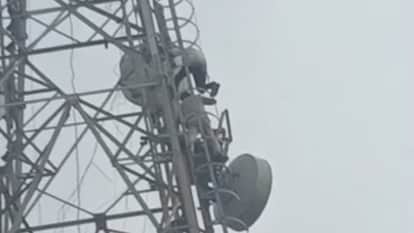 young woman climbed tower in Gopalganj brought down safely after hours of struggle in bihar