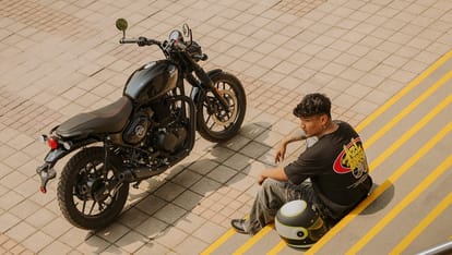 Triumph Speed T4 Vs Royal Enfield Hunter 350 Comparison Which Bike is Better in 350cc Roadster Segment