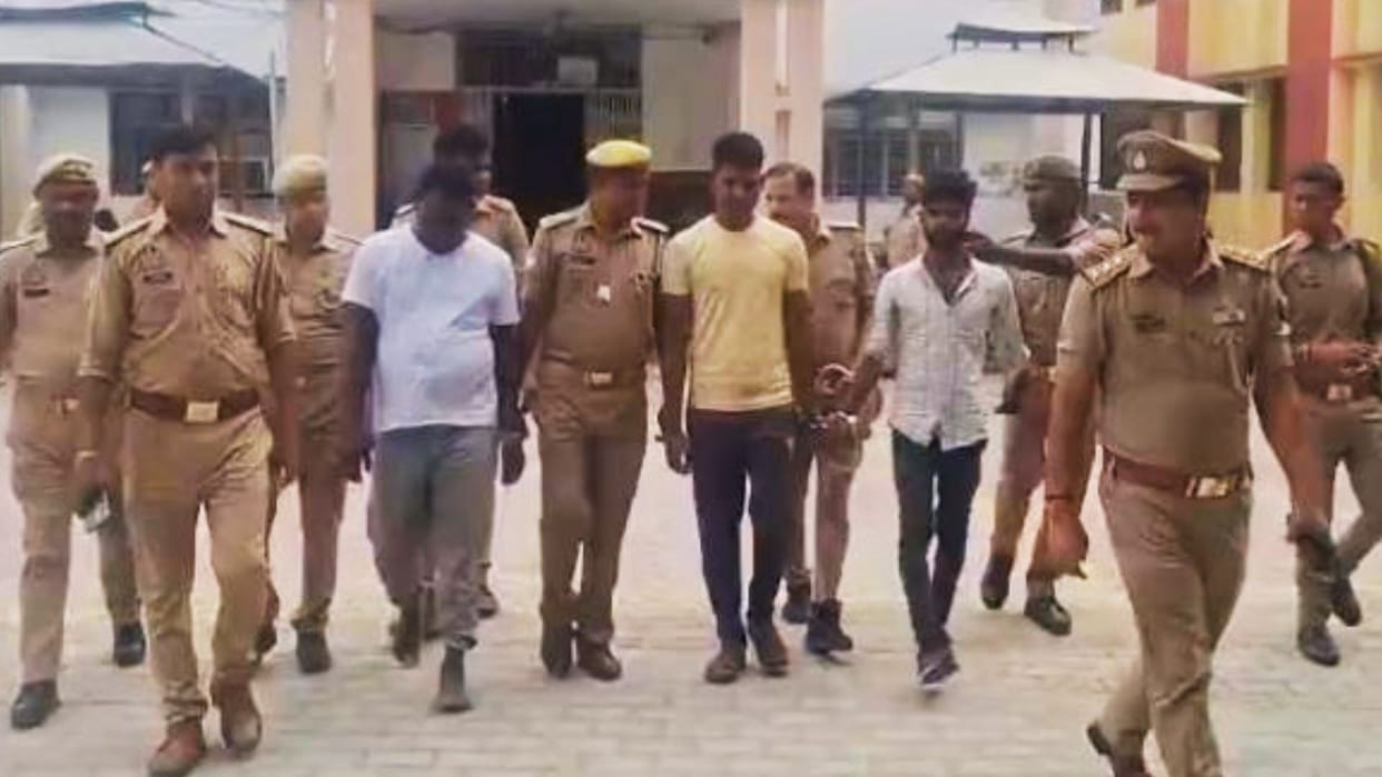Three Smugglers Including Two Wanted Criminals Arrested 22 kg of Ganja in bhadohi