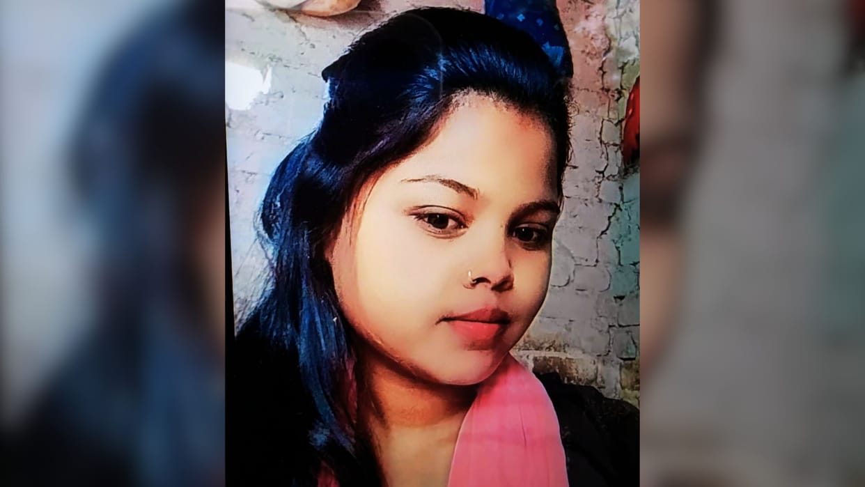 dead Body of girl Found in Old House She Had Gone to Bathe Mother Breaks Down Seeing Condition
