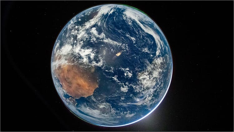 अंतरिक्ष से चमकी पृथ्वी की खूबसूरती: आर्टेमिस II के यात्रियों ने कैद किया अद्भुत नजारा, दिल छूने वाली तस्वीरें