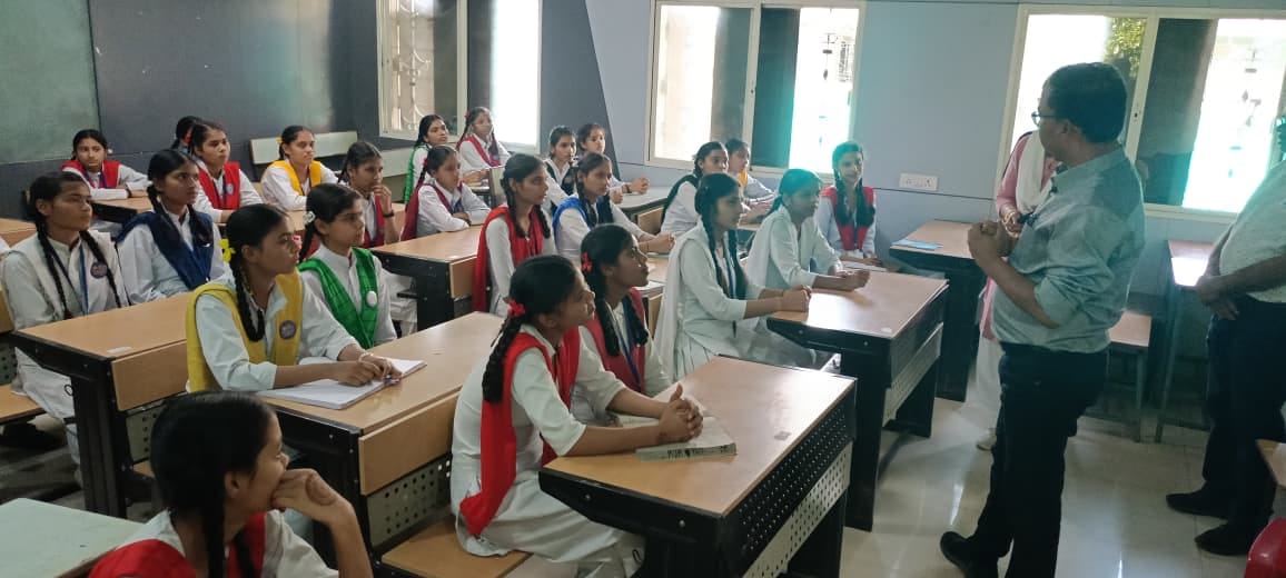 'School Chalen Hum' Campaign in Bhopal in Limbo: Out of 102 Officers Assigned Duty, Only a Handful Showed Up—M