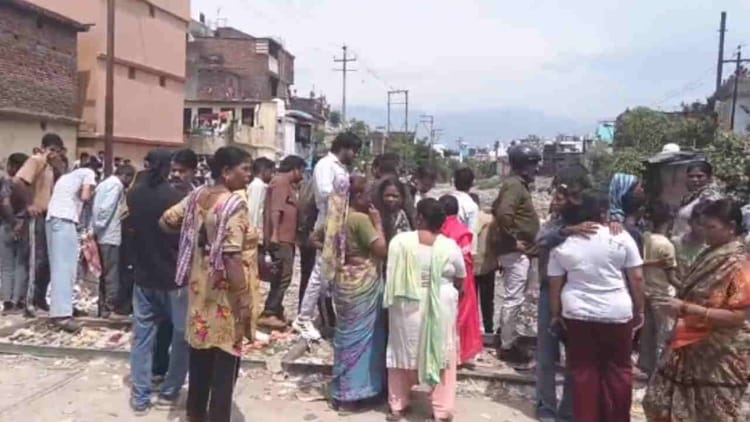 Dehradun: राजधानी के चूना भट्टा क्षेत्र में मिला शव, क्षेत्र में सनसनी, मौके पर पहुंची पुलिस ने की जांच शुरू