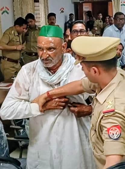 During 'Samadhan Diwas', a farmer poured diesel on himself in front of the ADM in an attempted self-immolation