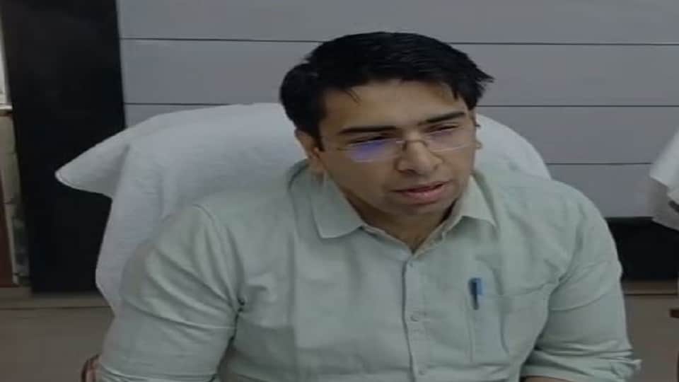 हाथरस डीएम अतुल वत्स ने दी धारा 163 की जानकारी