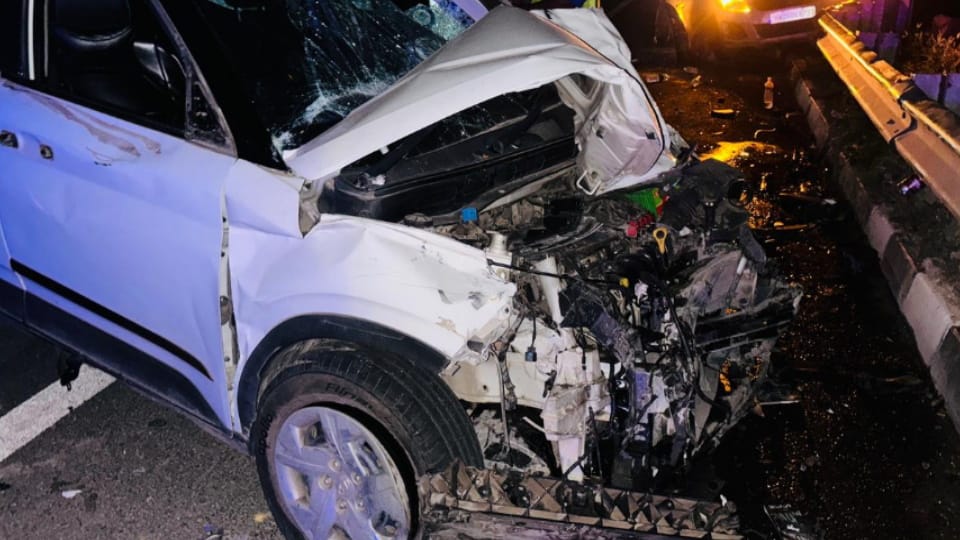 Major Crash on Meerut-Delhi Expressway: Venue Car Rams Parked Vehicles, Dozen Injured