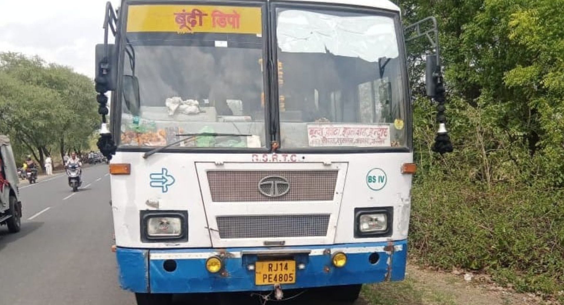 रोडवेज बस से एक बुज़ुर्ग महिला की कूदने से मौत