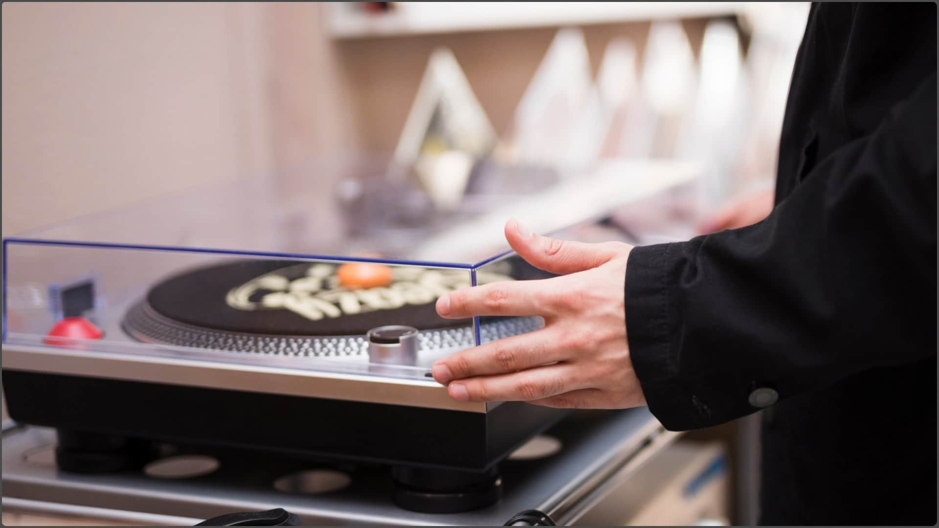 Why Does an Induction Cooktop Make Noise When You Place a Pan on It