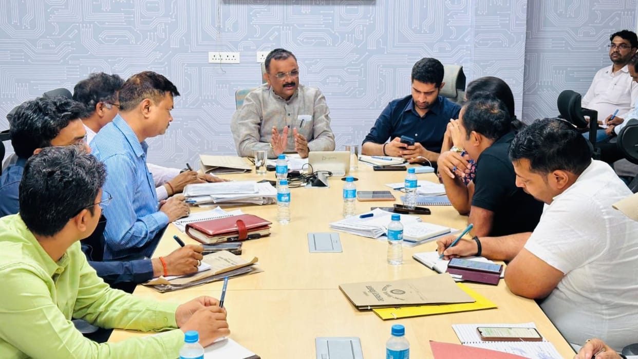 Faulty Streetlights to be Repaired Within 48 Hours QR Codes to be Installed for Complaints in varanasi