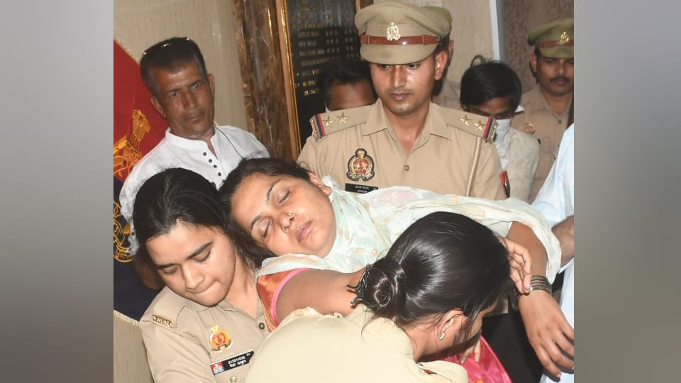 BSF Jawan Nain Singh Murder Case Wife Komal Had Husband Killed by Her Lover in meerut