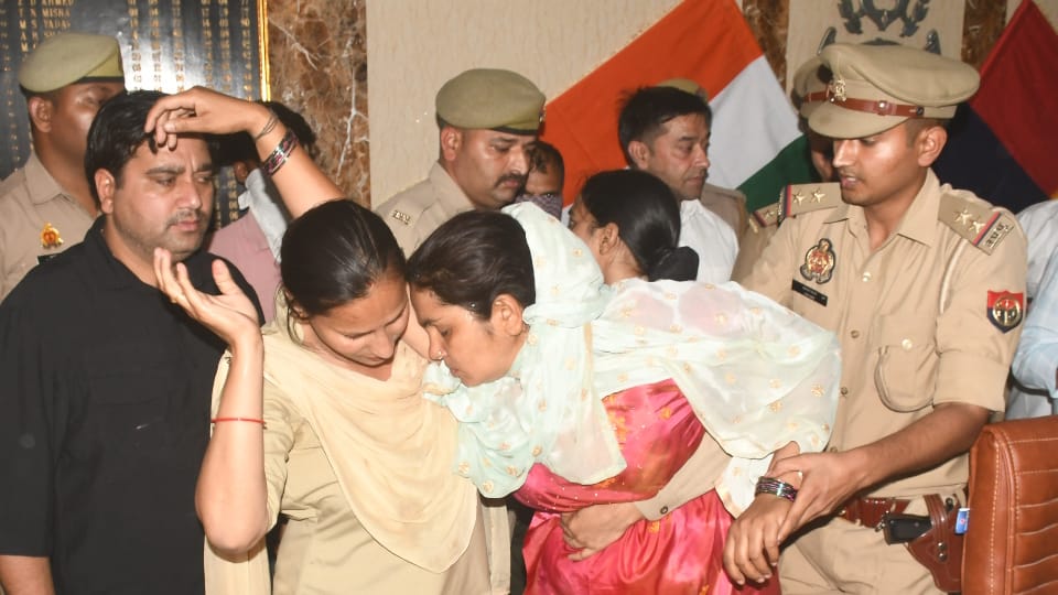 BSF Jawan Nain Singh Murder Case Wife Komal Had Husband Killed by Her Lover in meerut
