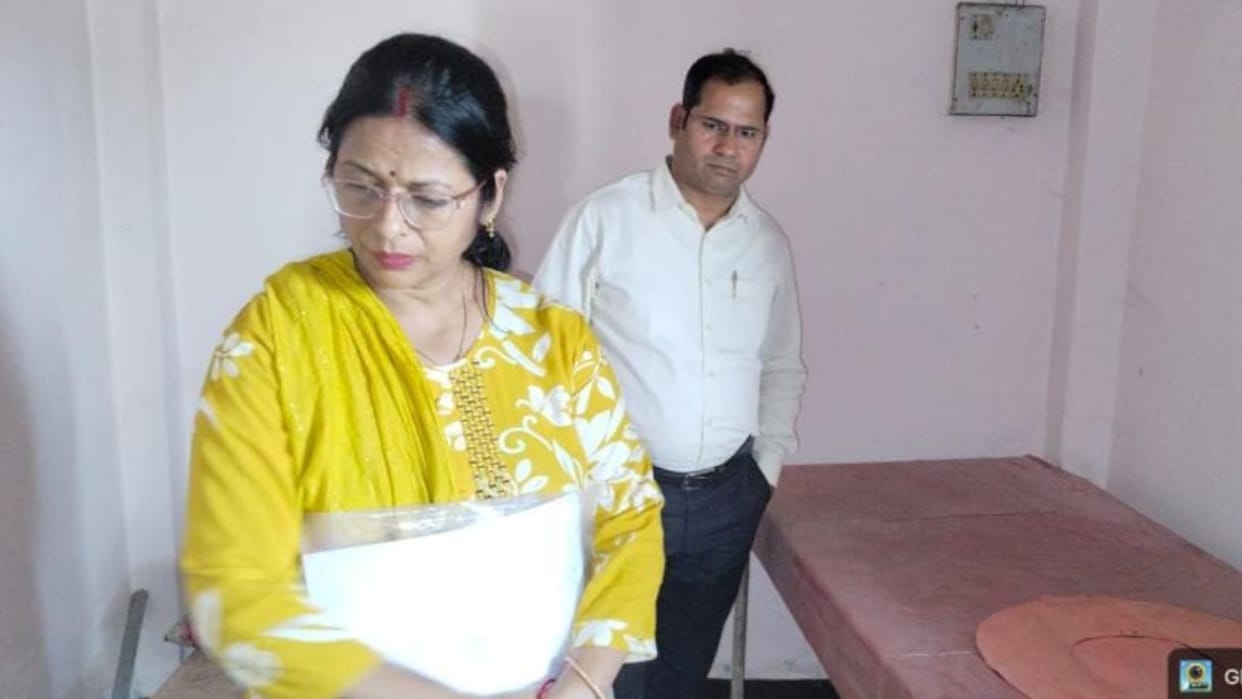 Woman Dies After Childbirth at Varanasi PHC ASHA Worker and Retired ANM Accused of Negligence