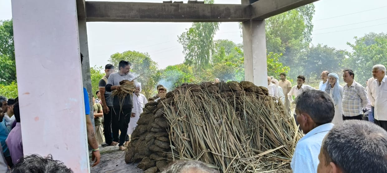 Meerut: Three Dead in Suspected Spurious Liquor Case, Last Rites Performed Amid Grief